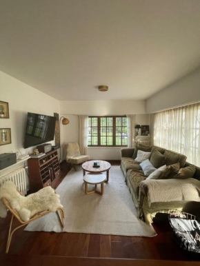 Comfortable casa con quincho y jardin en Los Troncos